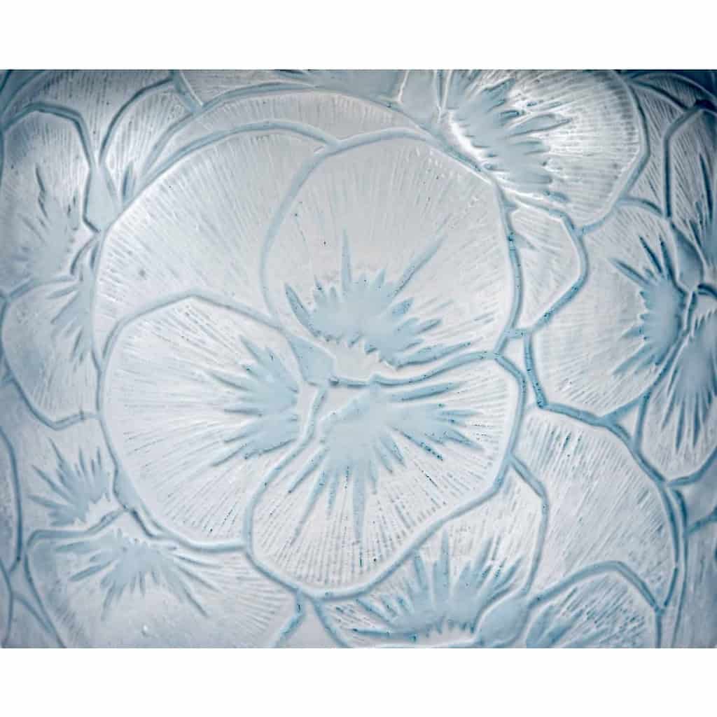 Vase « Pensées » verre bleu ciel patiné bleu de René LALIQUE | Biron Vase "Pensées" verre bleu ciel patiné bleu de René LALIQUE