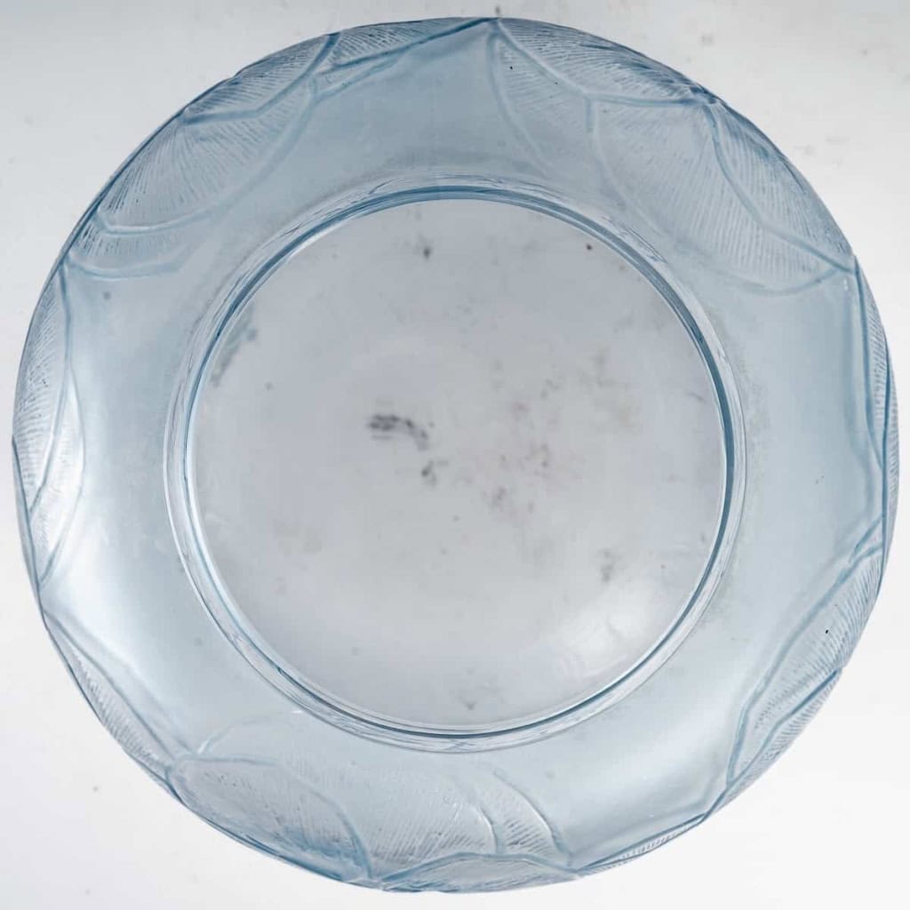 Vase « Pensées » verre bleu ciel patiné bleu de René LALIQUE | Biron Vase "Pensées" verre bleu ciel patiné bleu de René LALIQUE