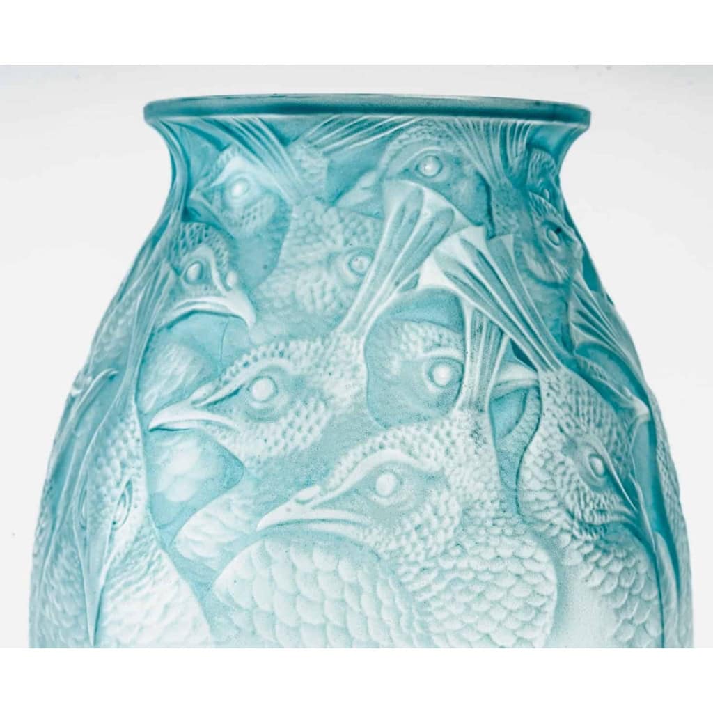 Vase « Borromée » verre blanc patiné turquoise de René LALIQUE | Biron Vase "Borromée" verre blanc patiné turquoise de René LALIQUE