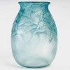 Vase « Borromée » verre blanc patiné turquoise de René LALIQUE | Biron Vase "Borromée" verre blanc patiné turquoise de René LALIQUE