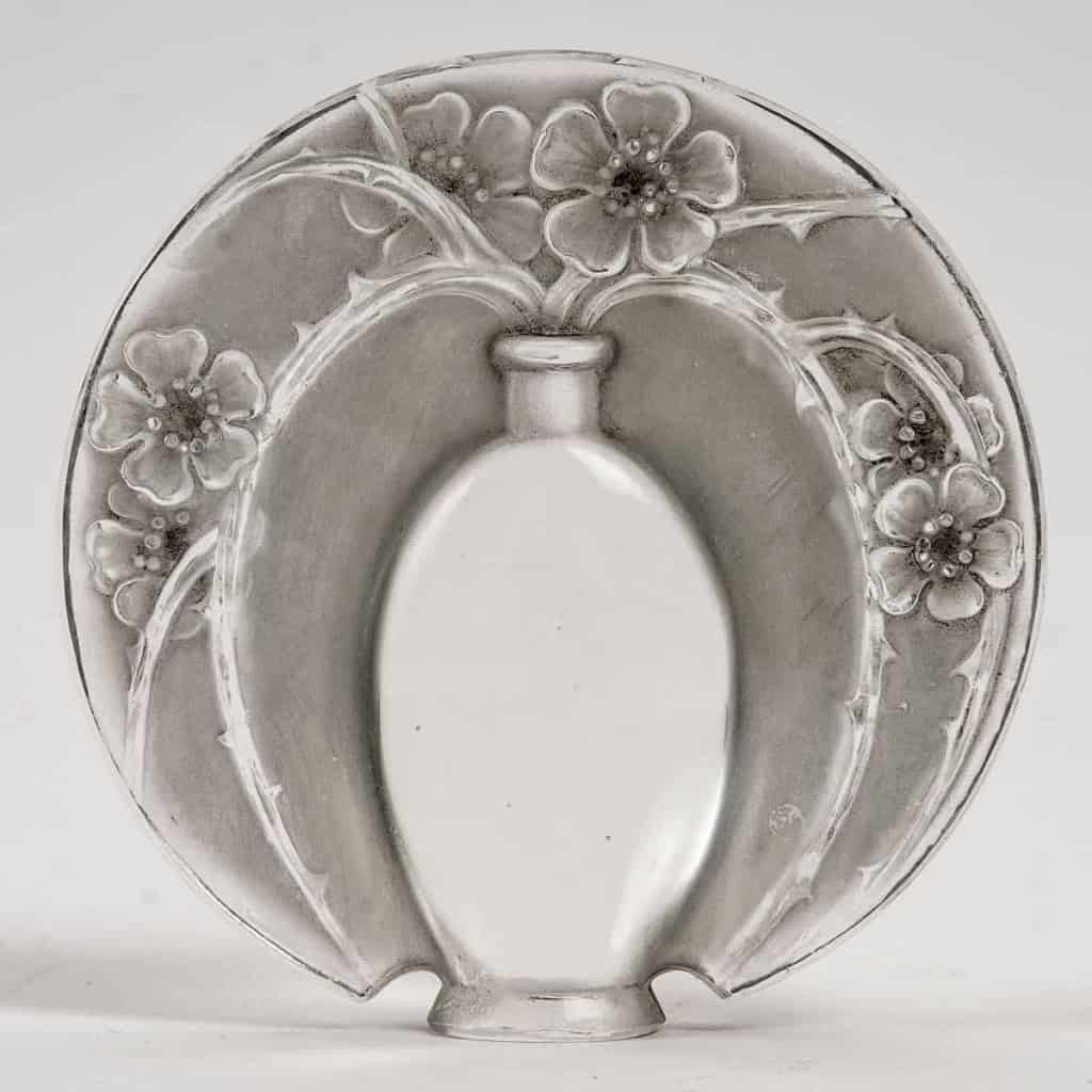 Cachet « Vase de Fleurs » verre blanc patiné gris de René LALIQUE | Biron ||||||
