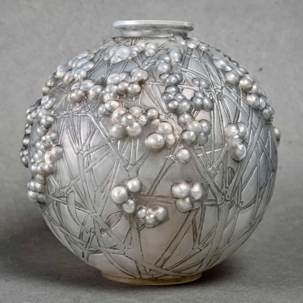 Vase « Druides » verre opalescent patiné gris de René LALIQUE | Biron |||||||||