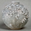 Vase « Druides » verre opalescent patiné gris de René LALIQUE | Biron Vase "Druides" verre opalescent patiné gris de René LALIQUE
