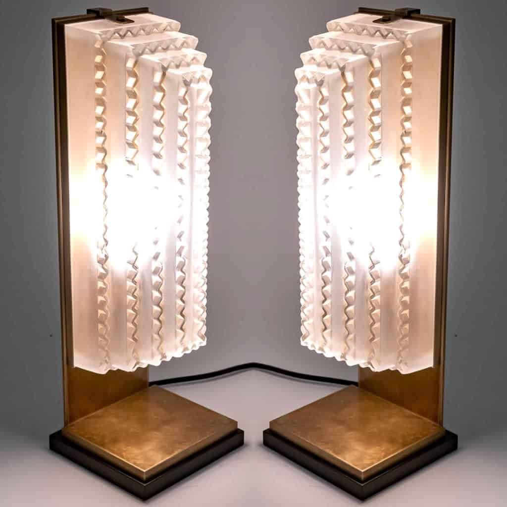 Paire de Lampes Art Déco « Normandie » verre blanc de René LALIQUE | Biron Paire de Lampes Art Déco "Normandie" verre blanc de René LALIQUE