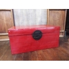 Malle ancienne chinoise en cuir laqué rouge | Biron |||||