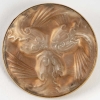 Broche « Poissons » verre blanc patiné sépia sur clinquant argent de René LALIQUE | Biron ||||
