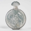 Flacon « Rosace Figurines » verre blanc patiné bleu de René LALIQUE | Biron Flacon "Rosace Figurines" verre blanc patiné bleu de René LALIQUE