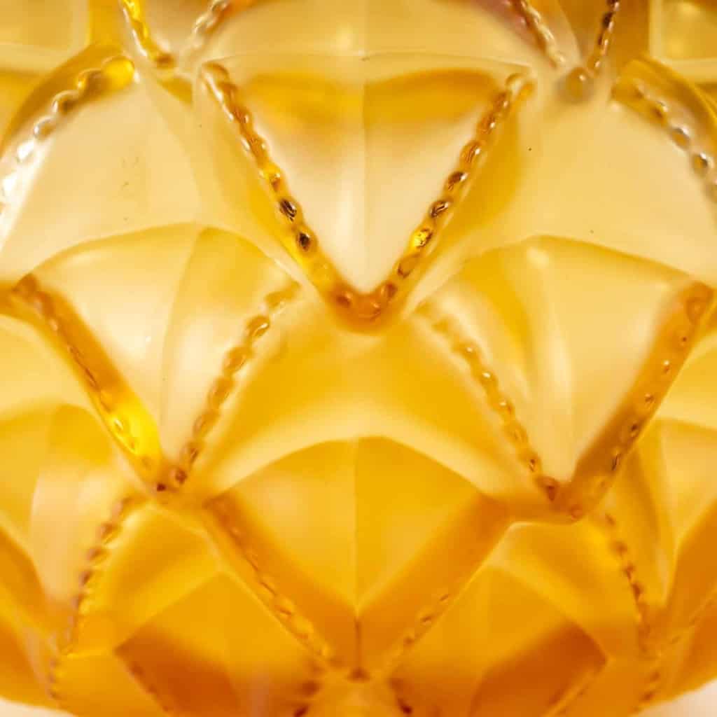 Vase « Languedoc » cristal jaune ambré de LALIQUE FRANCE | Biron Vase "Languedoc" cristal jaune ambré de LALIQUE FRANCE