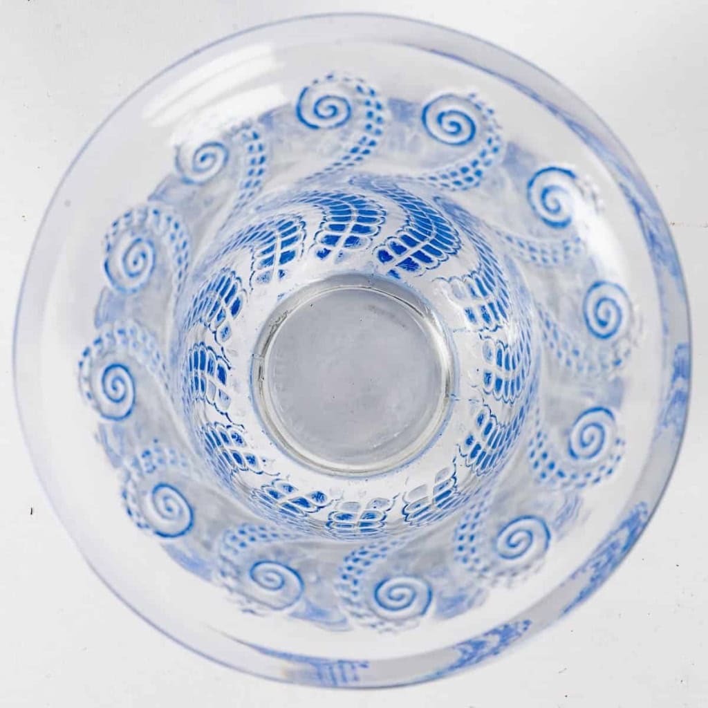 Vase « Méduse » verre blanc patiné bleu de René LALIQUE | Biron Vase "Méduse" verre blanc patiné bleu de René LALIQUE