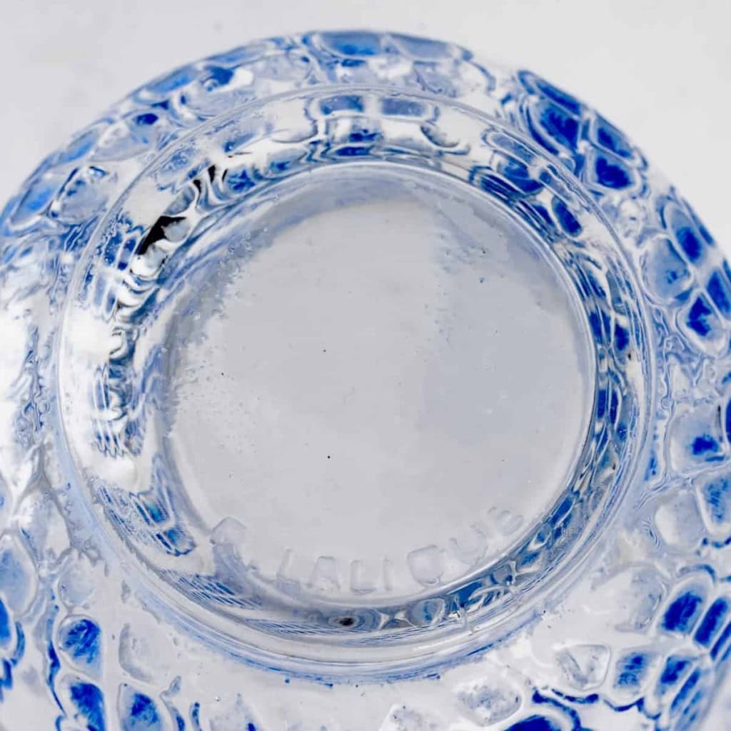 Vase « Méduse » verre blanc patiné bleu de René LALIQUE | Biron Vase "Méduse" verre blanc patiné bleu de René LALIQUE