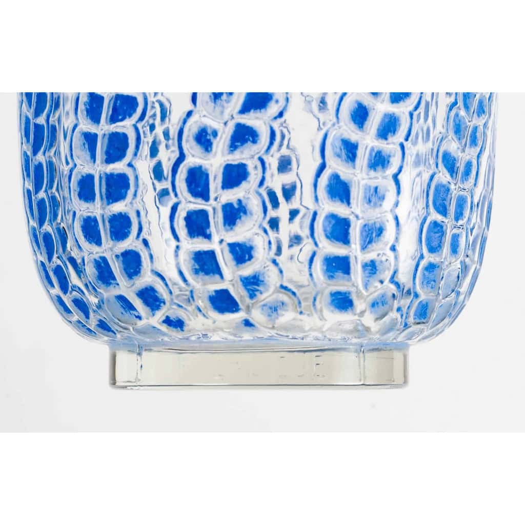 Vase « Méduse » verre blanc patiné bleu de René LALIQUE | Biron Vase "Méduse" verre blanc patiné bleu de René LALIQUE