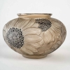 Vase « Dahlias » verre blanc patiné sépia et émaillé noir de René LALIQUE | Biron ||||||||