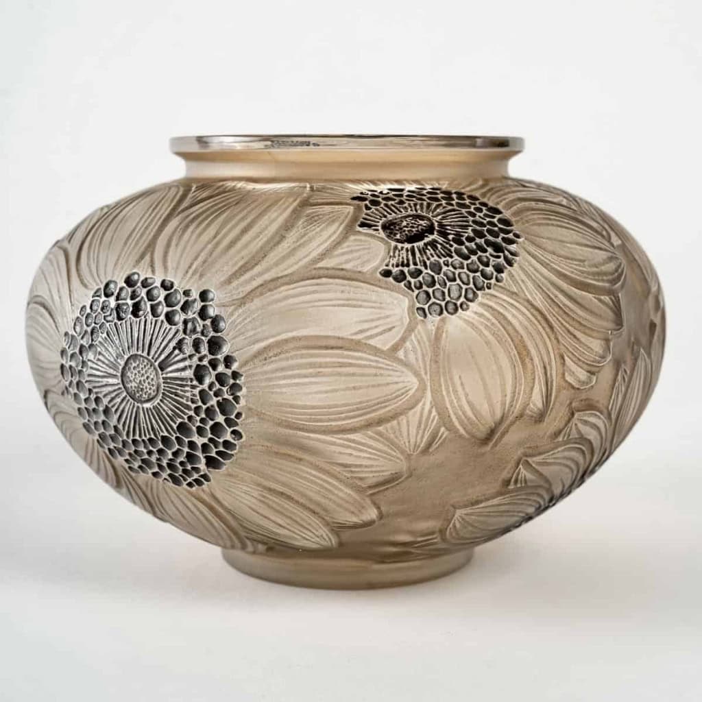 Vase « Dahlias » verre blanc patiné sépia et émaillé noir de René LALIQUE | Biron ||||||||