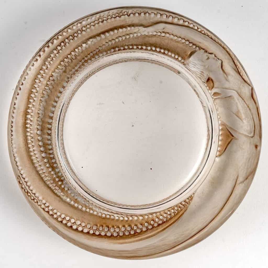 Cendrier « Anthéor » verre blanc patiné sépia de René LALIQUE | Biron Cendrier "Anthéor" verre blanc patiné sépia de René LALIQUE