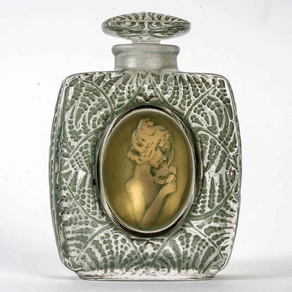 Flacon « Fougères » verre blanc patiné vert de René LALIQUE | Biron Flacon "Fougères" verre blanc patiné vert de René LALIQUE