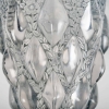 Vase « Rampillon » verre blanc patiné bleu de René LALIQUE | Biron Vase "Rampillon" verre blanc patiné bleu de René LALIQUE