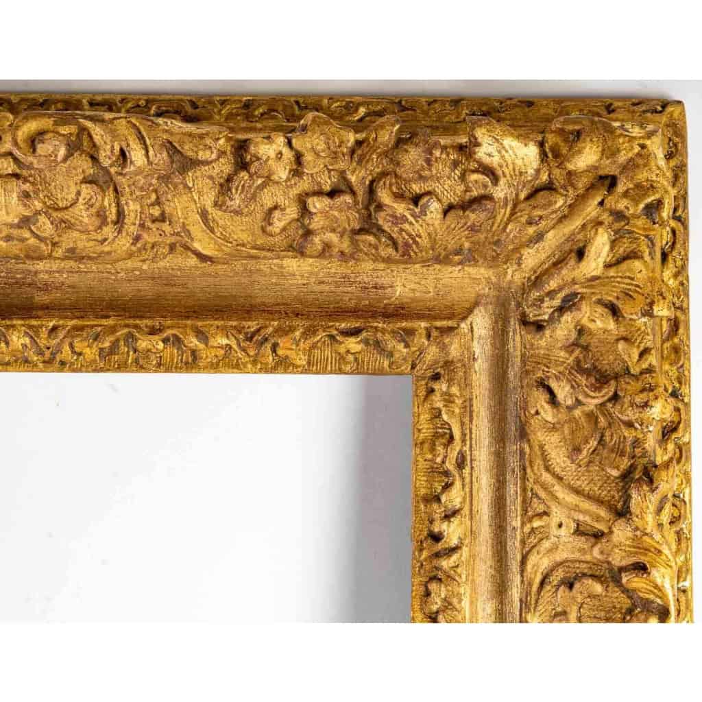 Cadre en bois sculpté doré d’époque Louis XIV | Biron Cadre en bois sculpté doré d'époque Louis XIV
