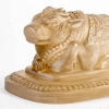 Presse-Papiers « Taureau Sacré » verre blanc patiné sépia de René LALIQUE pour La Royal Dutch | Biron Presse-Papiers "Taureau Sacré" verre blanc patiné sépia de René LALIQUE pour La Royal Dutch
