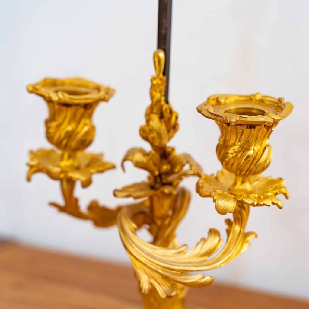 Lampe à écran de style Rocaille en bronze doré, circa 1880 | Biron Lampe à écran de style Rocaille en bronze doré, circa 1880
