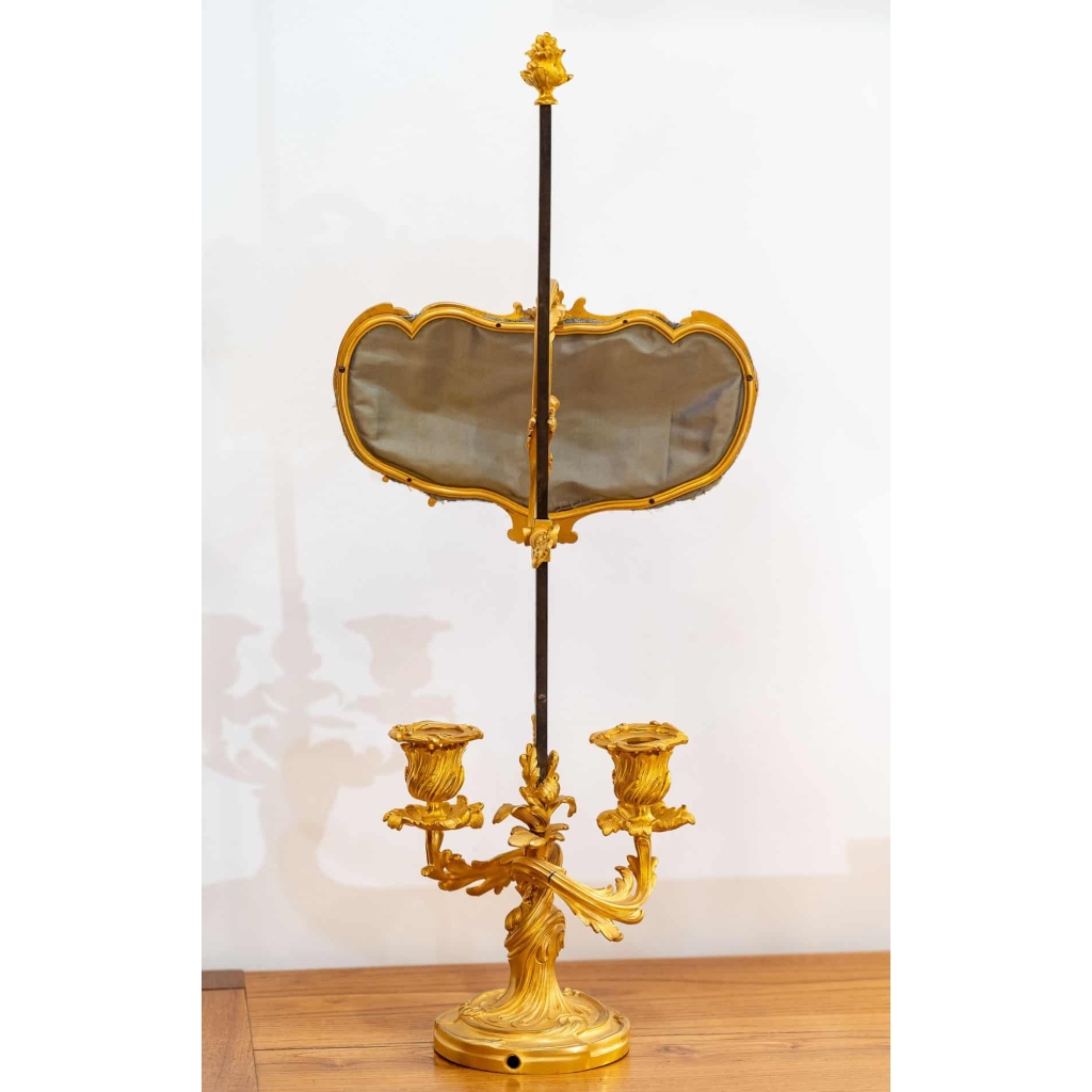 Lampe à écran de style Rocaille en bronze doré, circa 1880 | Biron Lampe à écran de style Rocaille en bronze doré, circa 1880