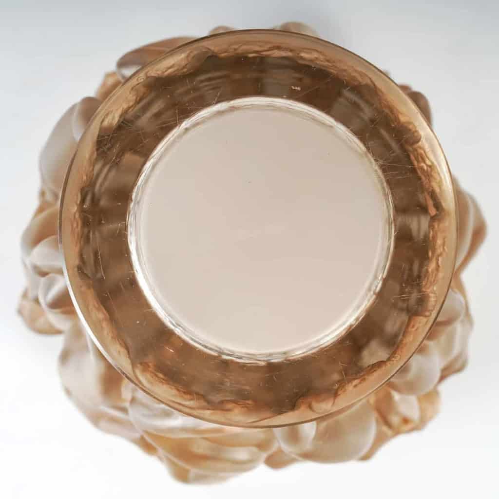 Vase « Bacchantes » verre blanc patiné sépia de René LALIQUE | Biron Vase "Bacchantes" verre blanc patiné sépia de René LALIQUE