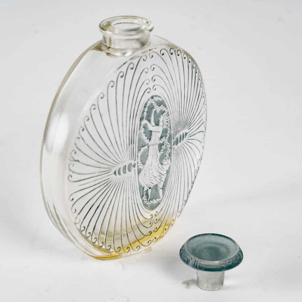 Flacon « De Lui » verre blanc patiné bleu de René LALIQUE pour Erasmic | Biron Flacon "De Lui" verre blanc patiné bleu de René LALIQUE pour Erasmic