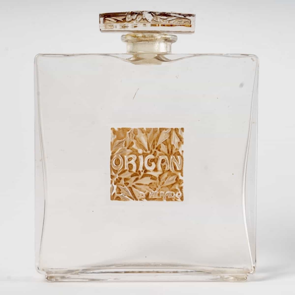 Flacon « L’Origan » verre blanc patiné sépia de René LALIQUE pour D’Héraud | Biron Flacon "L'Origan" verre blanc patiné sépia de René LALIQUE pour D'Héraud
