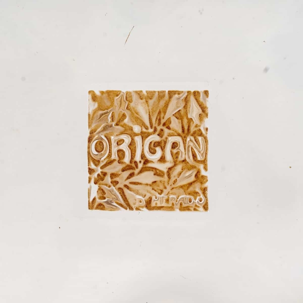 Flacon « L’Origan » verre blanc patiné sépia de René LALIQUE pour D’Héraud | Biron Flacon "L'Origan" verre blanc patiné sépia de René LALIQUE pour D'Héraud
