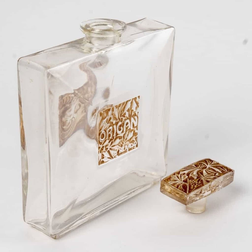 Flacon « L’Origan » verre blanc patiné sépia de René LALIQUE pour D’Héraud | Biron Flacon "L'Origan" verre blanc patiné sépia de René LALIQUE pour D'Héraud