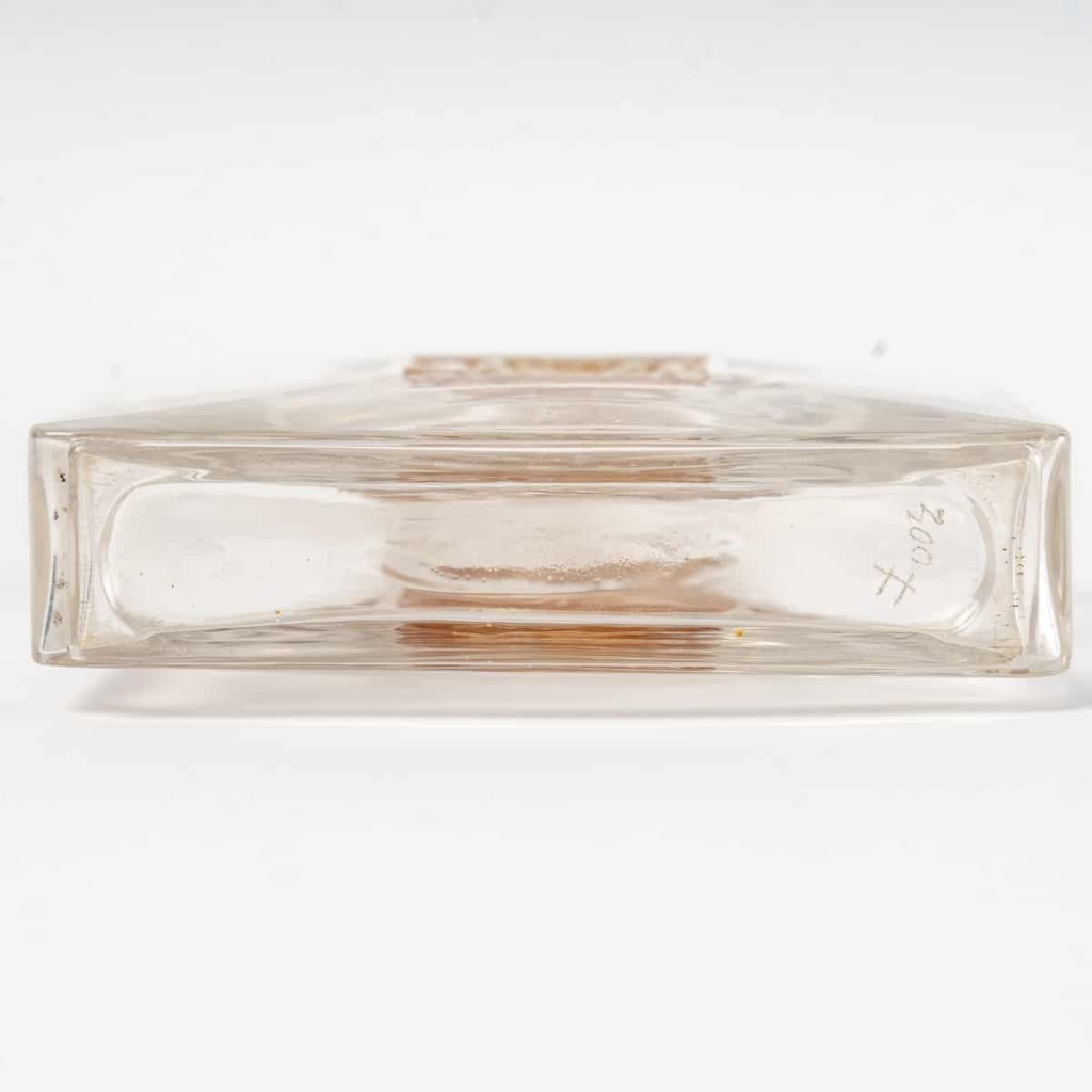 Flacon « L’Origan » verre blanc patiné sépia de René LALIQUE pour D’Héraud | Biron Flacon "L'Origan" verre blanc patiné sépia de René LALIQUE pour D'Héraud