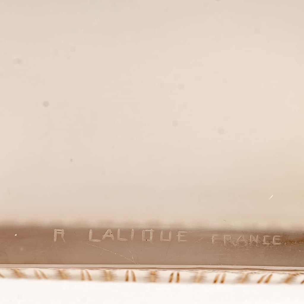 Boîte « Sultane » verre blanc patiné sépia de René LALIQUE | Biron Boîte "Sultane" verre blanc patiné sépia de René LALIQUE