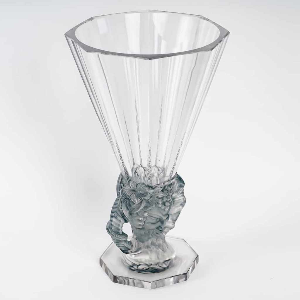 Vase « Faune » cristal blanc patiné bleu de René LALIQUE | Biron Vase "Faune" cristal blanc patiné bleu de René LALIQUE