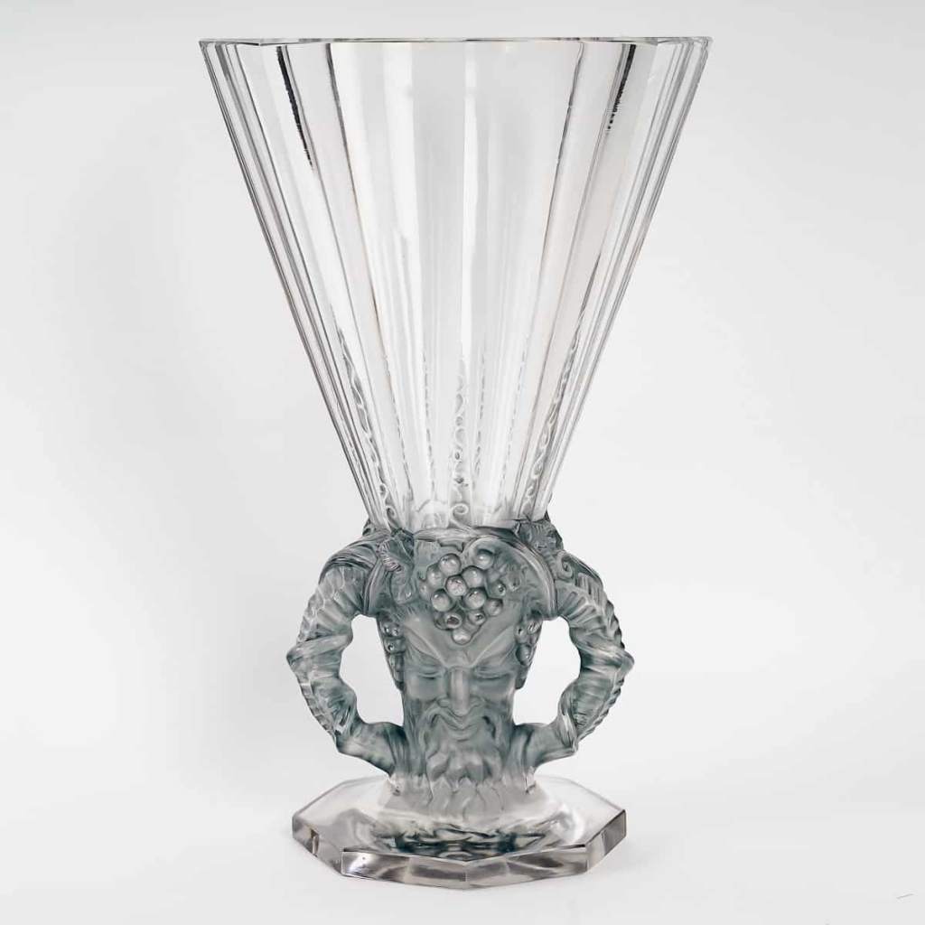 Vase « Faune » cristal blanc patiné bleu de René LALIQUE | Biron Vase "Faune" cristal blanc patiné bleu de René LALIQUE