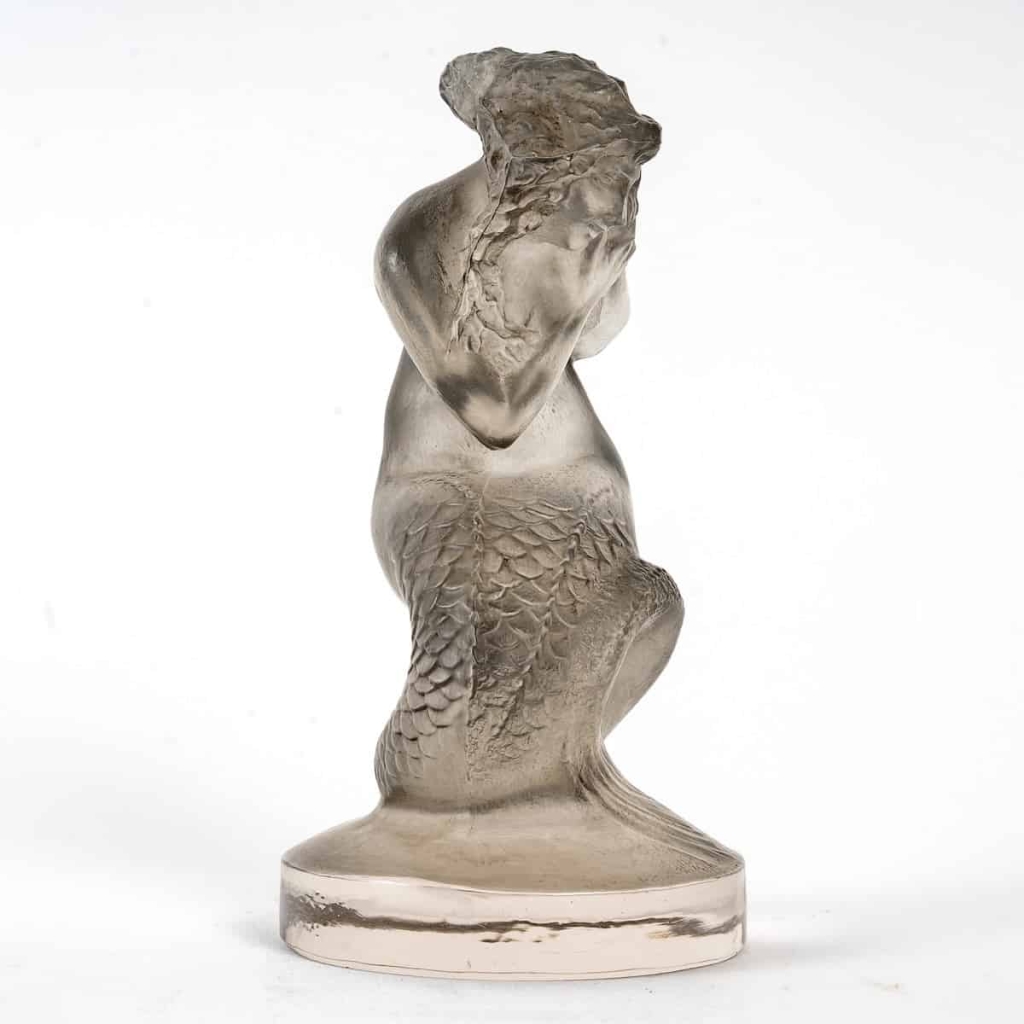 Mascotte Automobile Statuette « Naïade » verre blanc patiné gris de René LALIQUE | Biron Mascotte Automobile Statuette "Naïade" verre blanc patiné gris de René LALIQUE