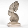 Mascotte Automobile Statuette « Naïade » verre blanc patiné gris de René LALIQUE | Biron Mascotte Automobile Statuette "Naïade" verre blanc patiné gris de René LALIQUE