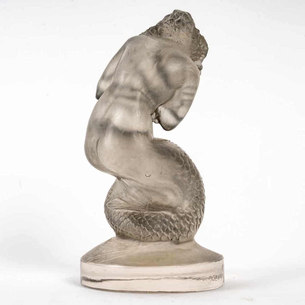 Mascotte Automobile Statuette « Naïade » verre blanc patiné gris de René LALIQUE | Biron Mascotte Automobile Statuette "Naïade" verre blanc patiné gris de René LALIQUE
