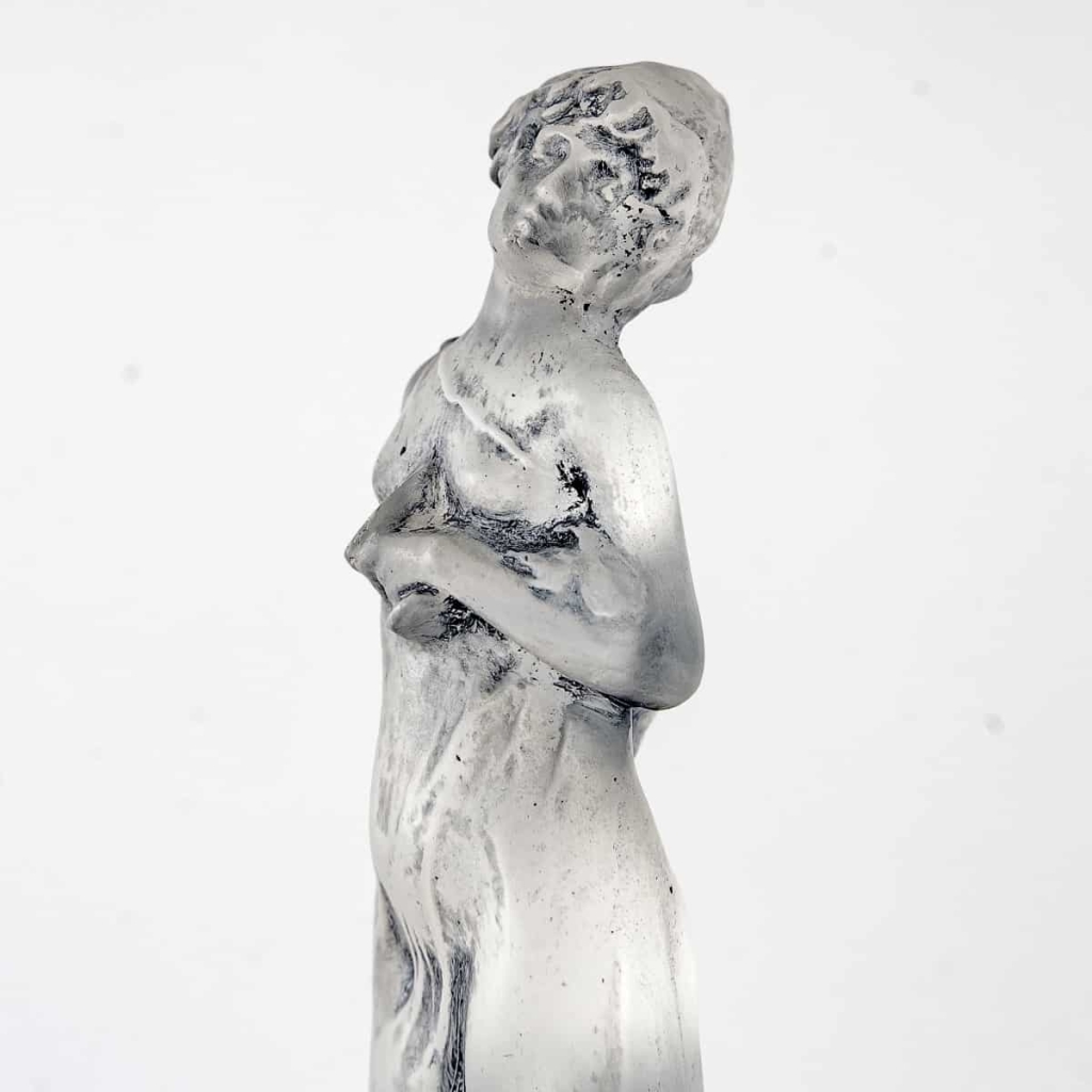 Statuette « Moyenne Voilée » verre blanc patiné bleu de René LALIQUE | Biron Statuette "Moyenne Voilée" verre blanc patiné bleu de René LALIQUE