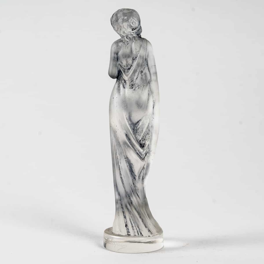Statuette « Moyenne Voilée » verre blanc patiné bleu de René LALIQUE | Biron Statuette "Moyenne Voilée" verre blanc patiné bleu de René LALIQUE