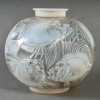 Vase « Poissons » verre opalescent patiné gris de René LALIQUE | Biron ||||||||