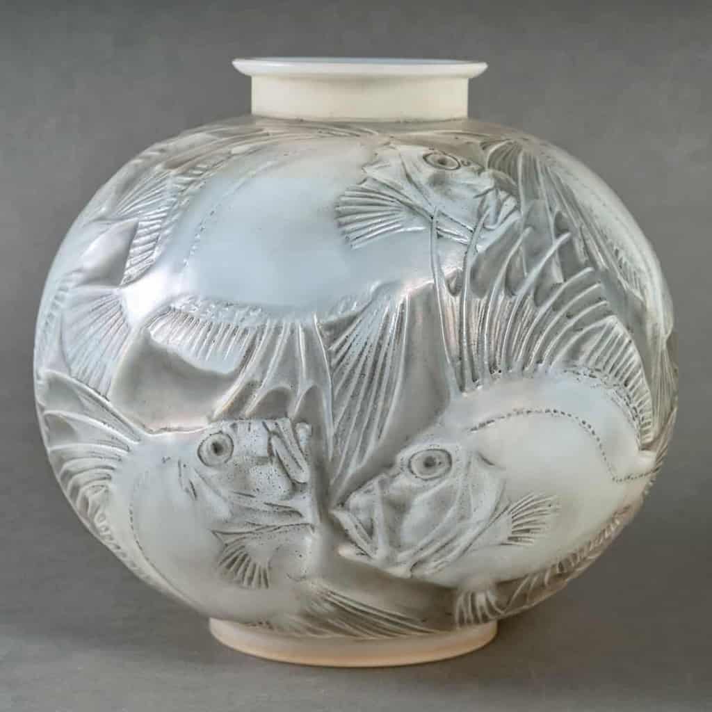 Vase « Poissons » verre opalescent patiné gris de René LALIQUE | Biron ||||||||