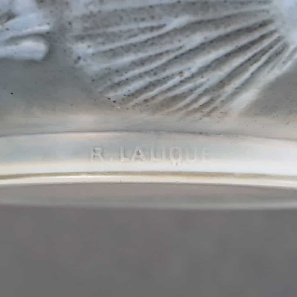 Vase « Poissons » verre opalescent patiné gris de René LALIQUE | Biron Vase "Poissons" verre opalescent patiné gris de René LALIQUE