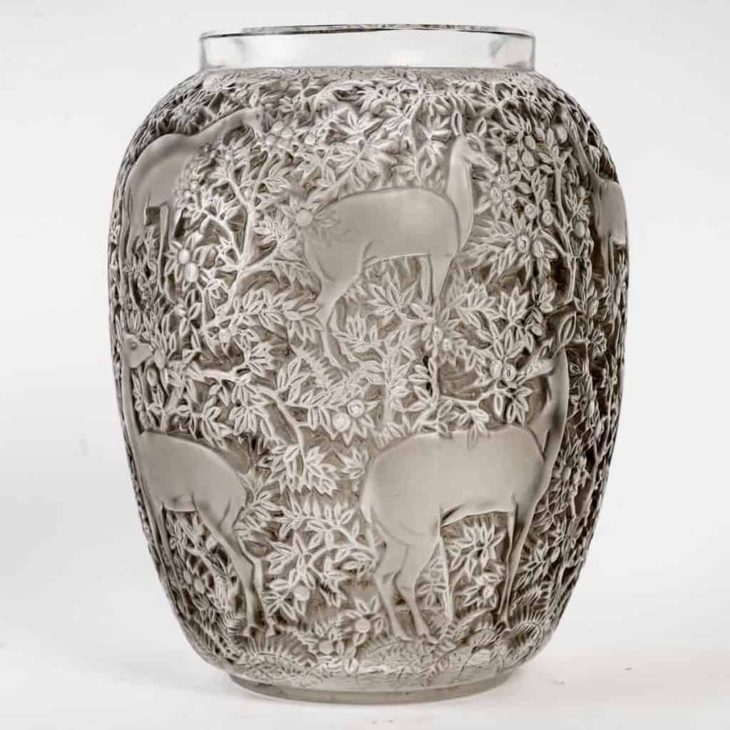 Vase « Biches » verre blanc patiné gris de René LALIQUE | Biron Vase "Biches" verre blanc patiné gris de René LALIQUE