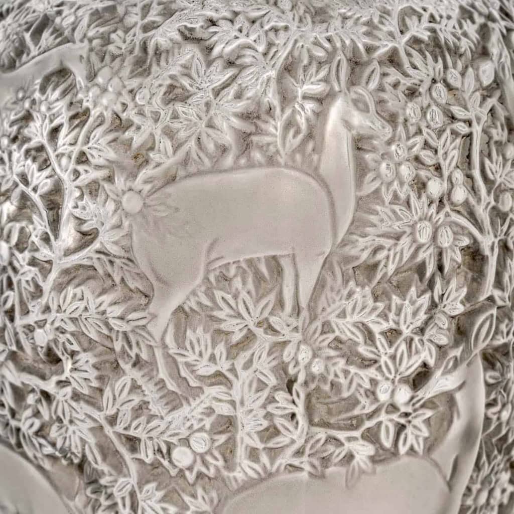 Vase « Biches » verre blanc patiné gris de René LALIQUE | Biron Vase "Biches" verre blanc patiné gris de René LALIQUE