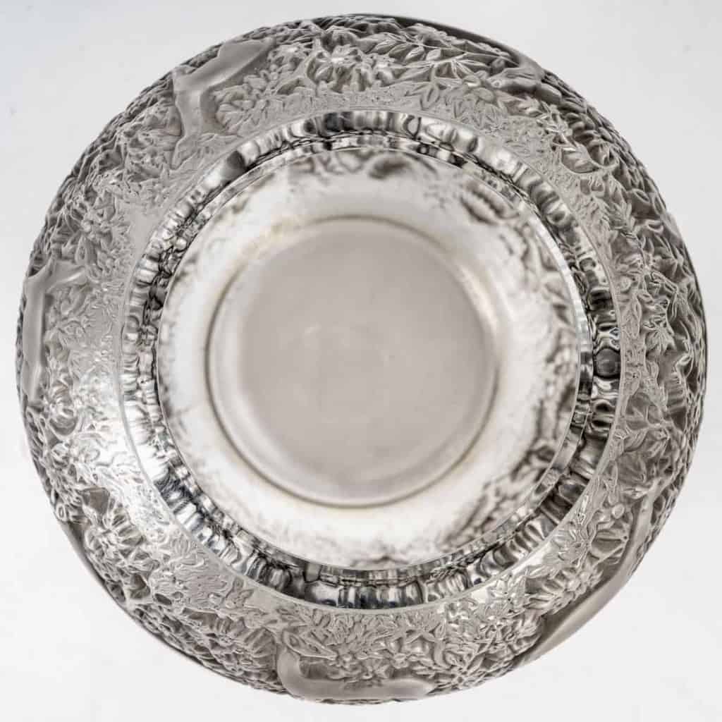 Vase « Biches » verre blanc patiné gris de René LALIQUE | Biron Vase "Biches" verre blanc patiné gris de René LALIQUE