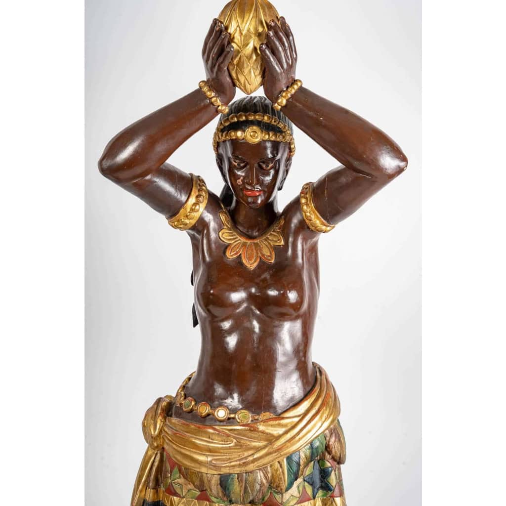 Paire de porte jardinières, Indiens d’Amérique, XIXème siècle, Bois sculpté et peint | Biron Paire de porte jardinières, Indiens d'Amérique, XIXème siècle, Bois sculpté et peint