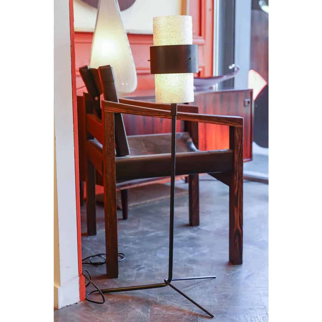 Lampadaire en lucite granitée et métal laqué noir, années 1950 | Biron Lampadaire en lucite granitée et métal laqué noir, années 1950