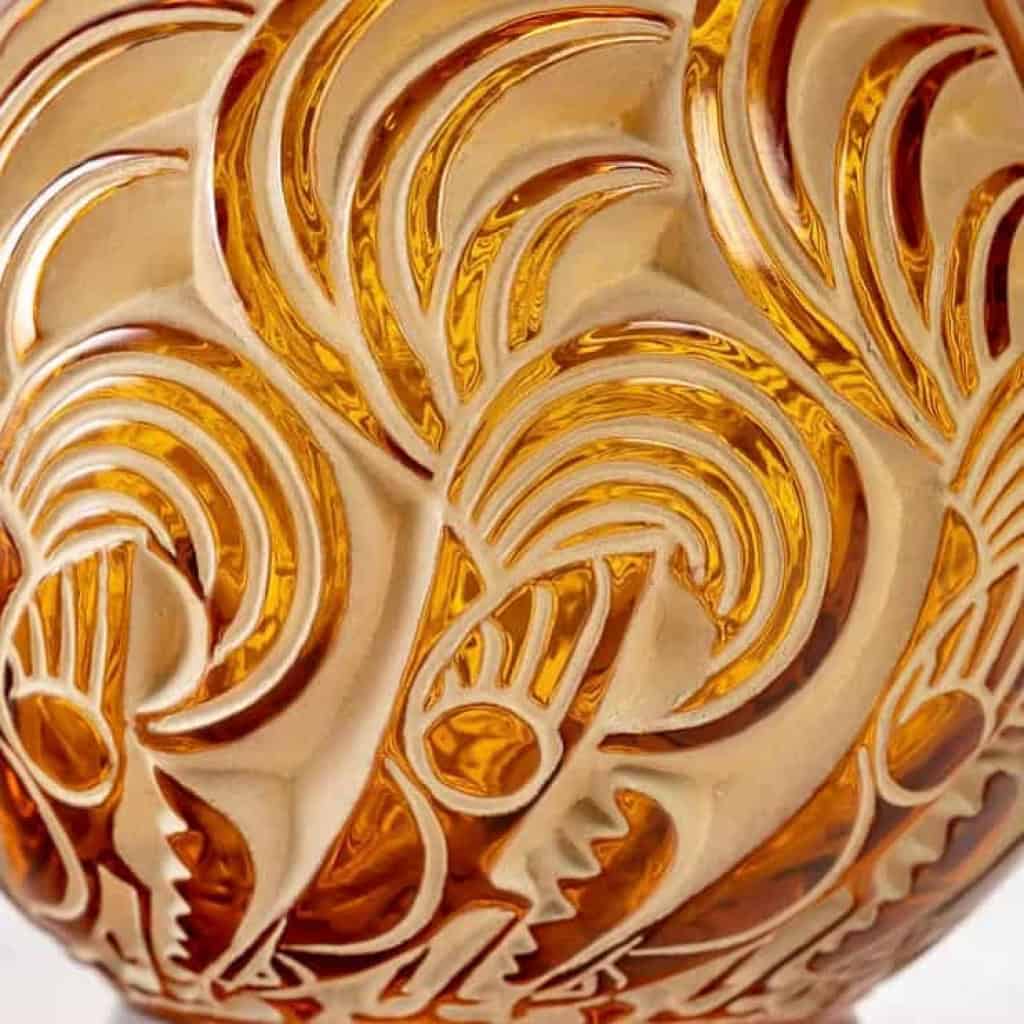 Vase « Bresse » verre jaune ambré patiné vert beige de René LALIQUE | Biron Vase "Bresse" verre jaune ambré patiné vert beige de René LALIQUE