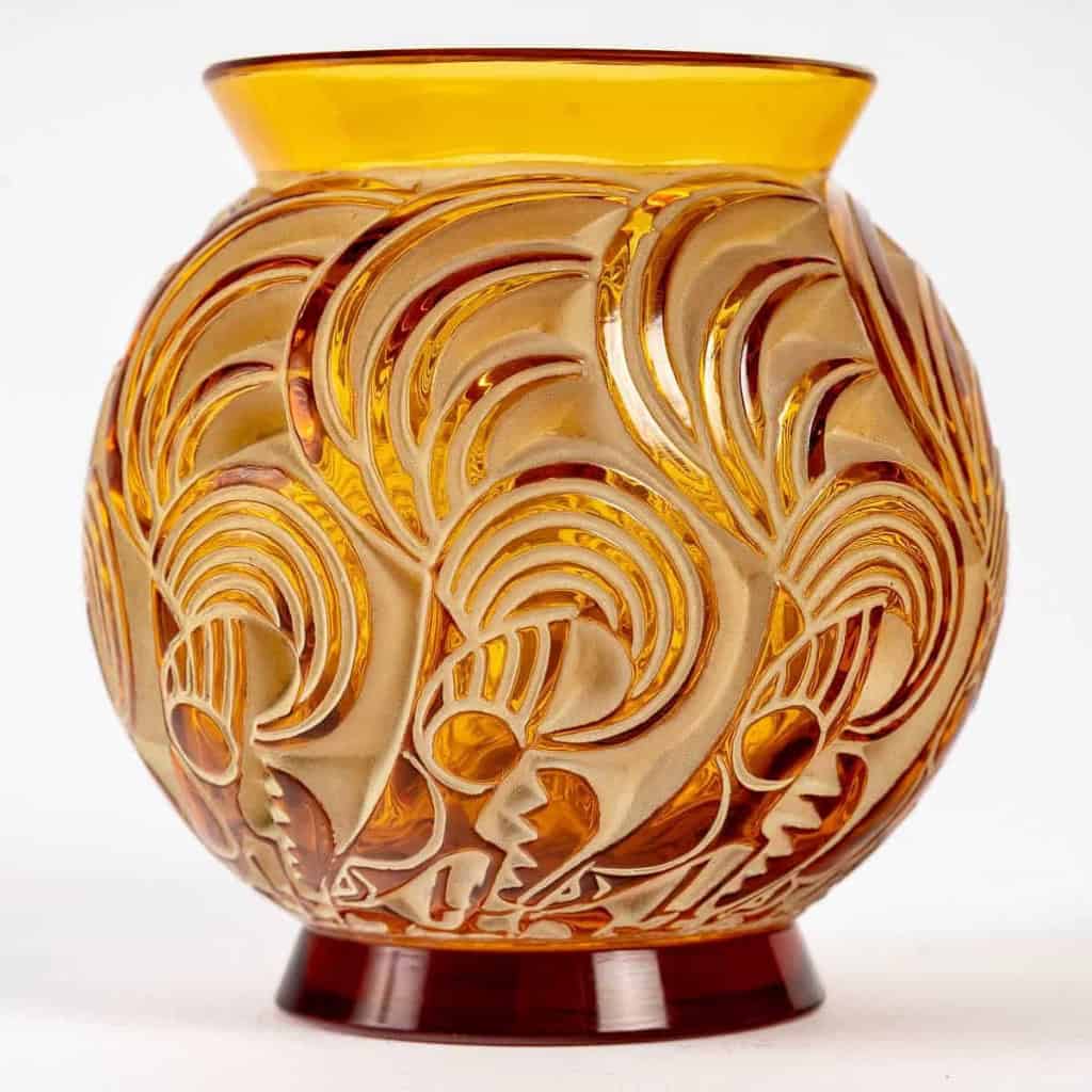 Vase « Bresse » verre jaune ambré patiné vert beige de René LALIQUE | Biron Vase "Bresse" verre jaune ambré patiné vert beige de René LALIQUE