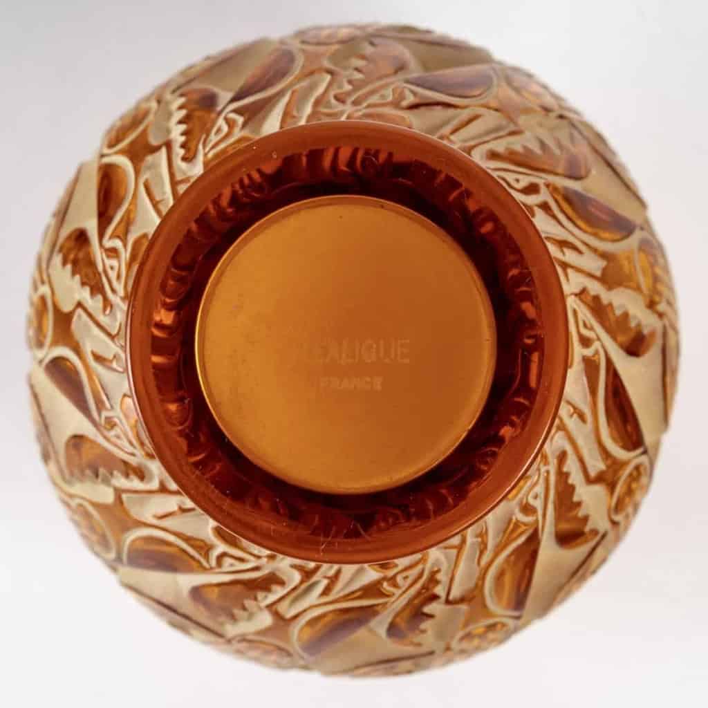 Vase « Bresse » verre jaune ambré patiné vert beige de René LALIQUE | Biron Vase "Bresse" verre jaune ambré patiné vert beige de René LALIQUE