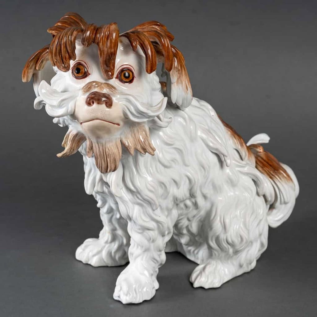 Bologneser Hund ou Chien de Bologne en porcelaine de saxe, manufacture de Meissen, XIXe siècle. | Biron |||||||||